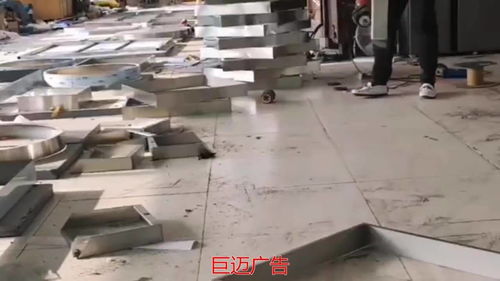 巨邁廣告 以創新制造驅動品牌視覺革命，打造千層鏡、深淵鏡與霓虹燈的藝術工廠